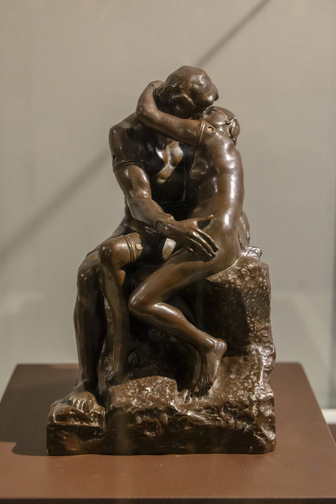 Vue de l'oeuvre le Baiser d'auguste Rodin - Agrandir l'image, fenêtre modale